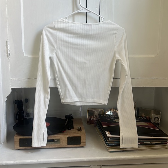 Basic- Keyhole Ribbed Tee - Picture 3 of 4